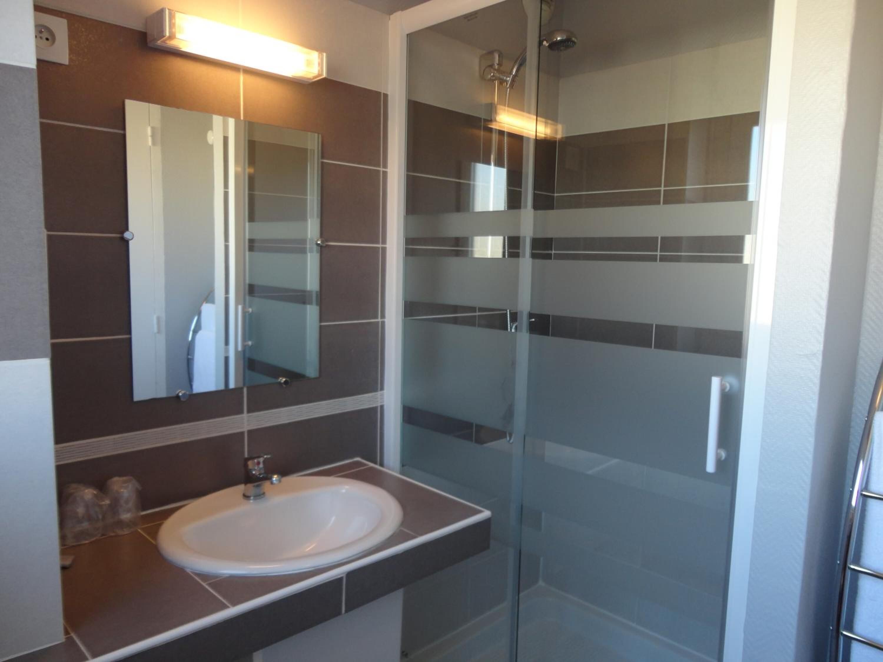 shower, towels, soap, shampoo