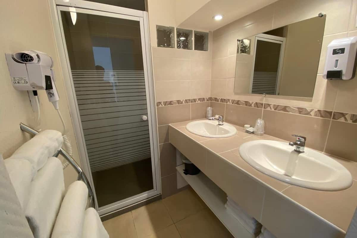 shower, towels, soap, shampoo