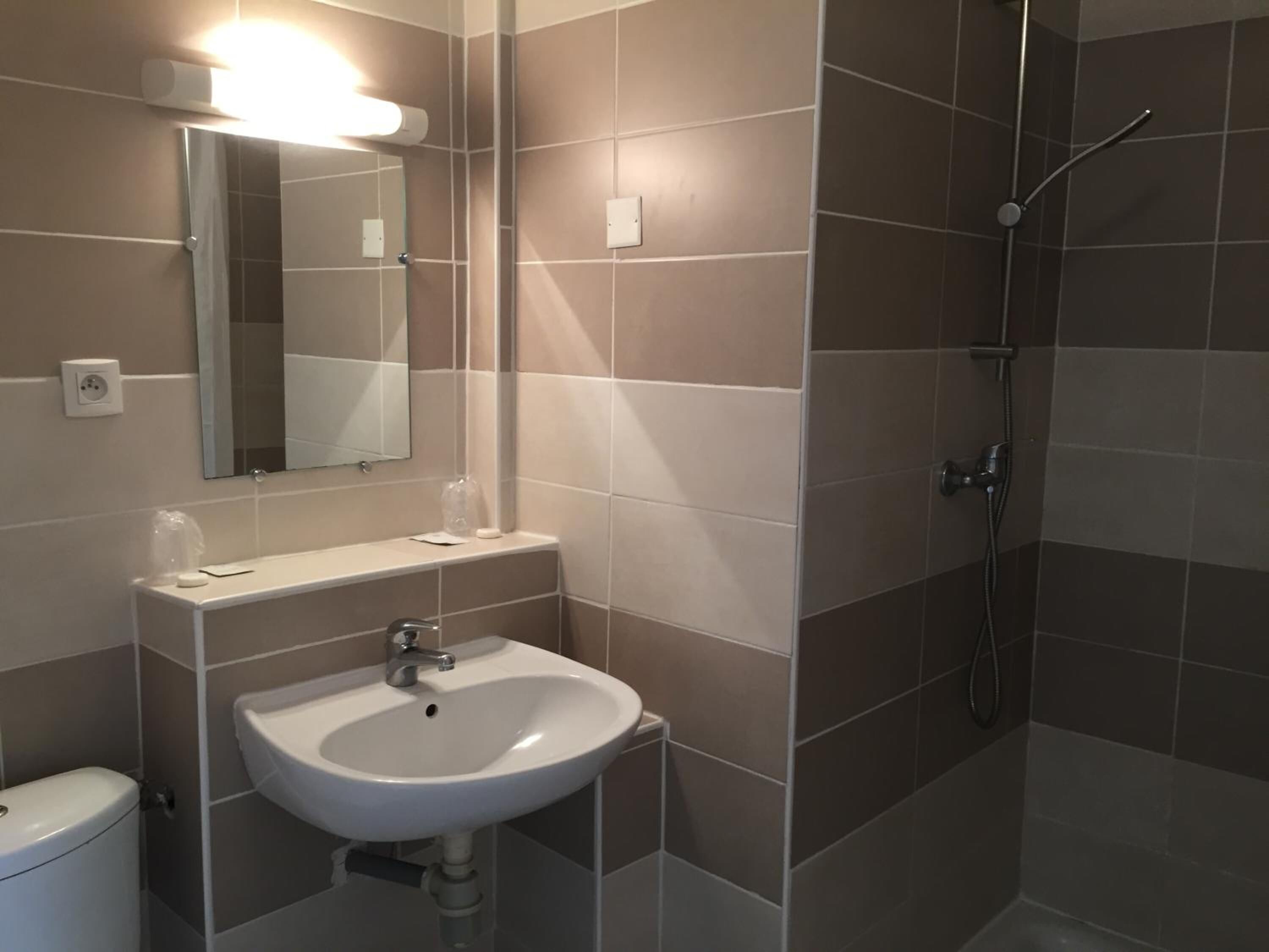 shower, towels, soap, shampoo