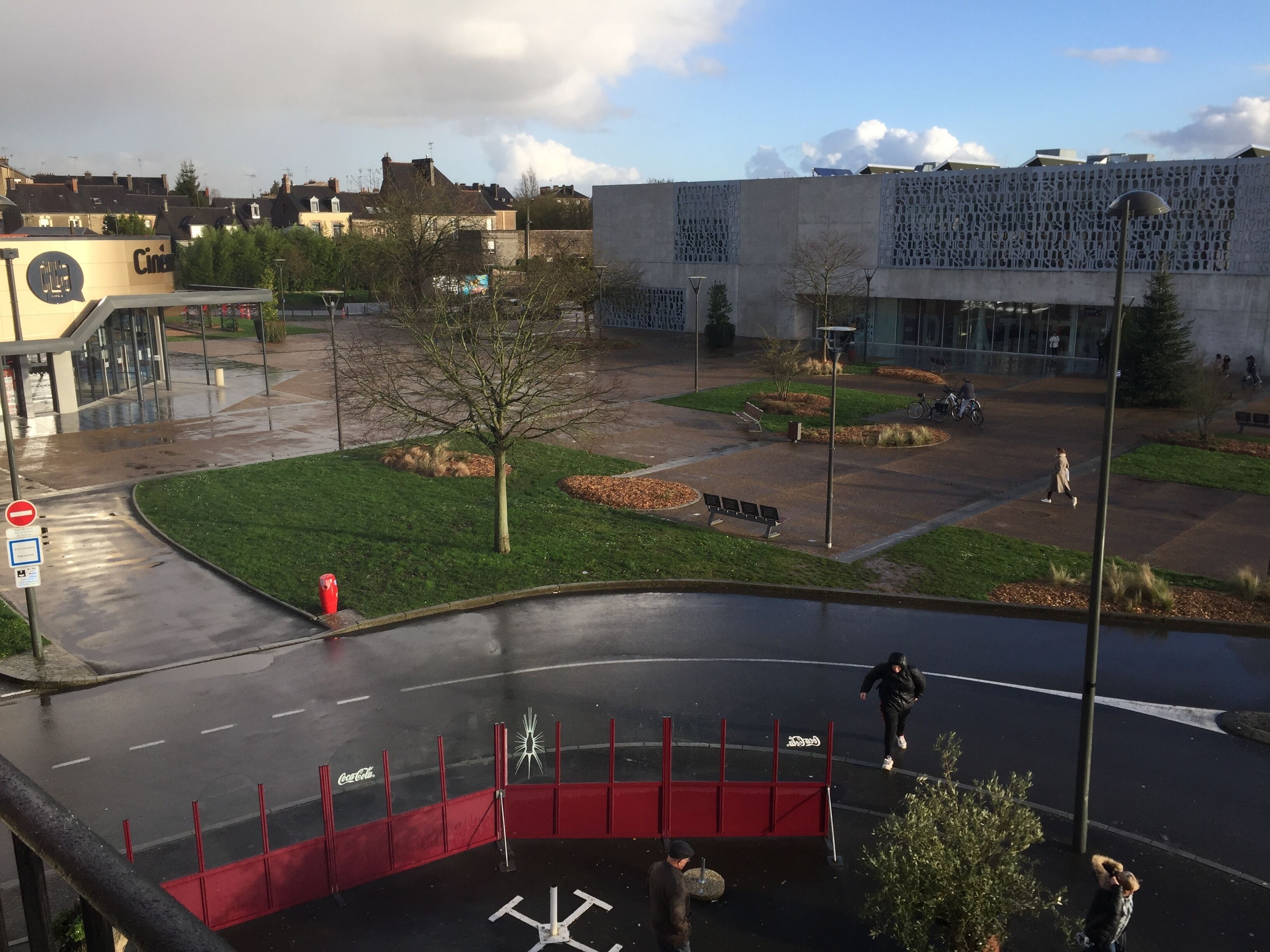 comfort quadruple room | street view