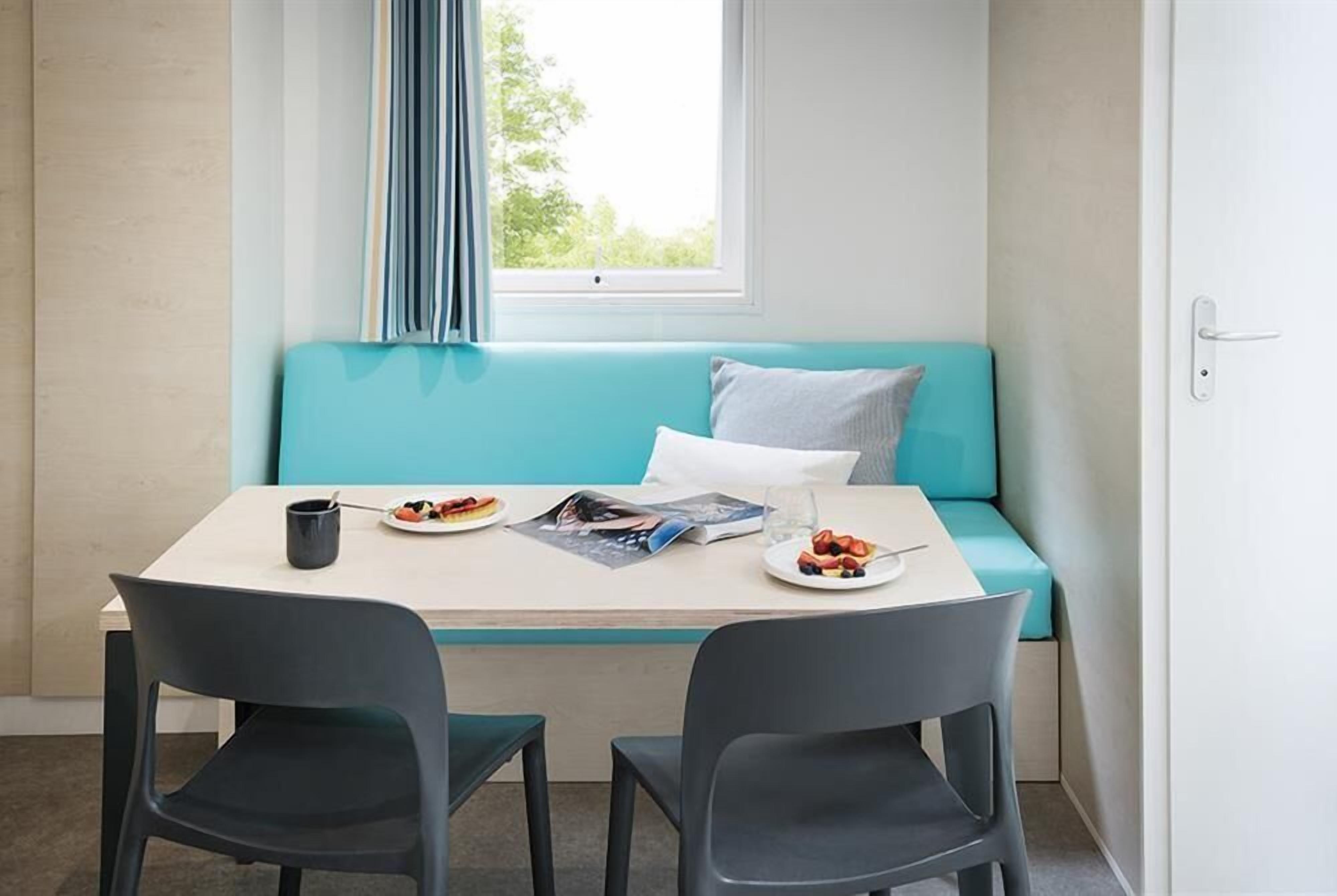 Superior Mobile Home, 2 Bedrooms | In-room dining