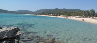 Nice apartment in villa for 6 guests with A/C, TV, terrace and pets allowed