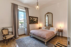 4 soverom, memory foam-senger, safe på rommet og strykejern/-brett