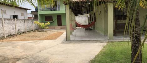 المنطقة المحيطة بالمنشأة