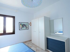 2 bedrooms, travel crib, free WiFi, bed sheets - Beautiful apartment for 5 people with WIFI, TV and patio (Capoliveri)
