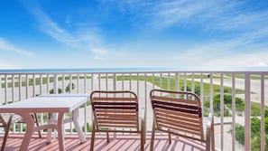 Outdoor dining - Surf Beach 604 - Spectacular Sunsets - Beach Front (Treasure Island)