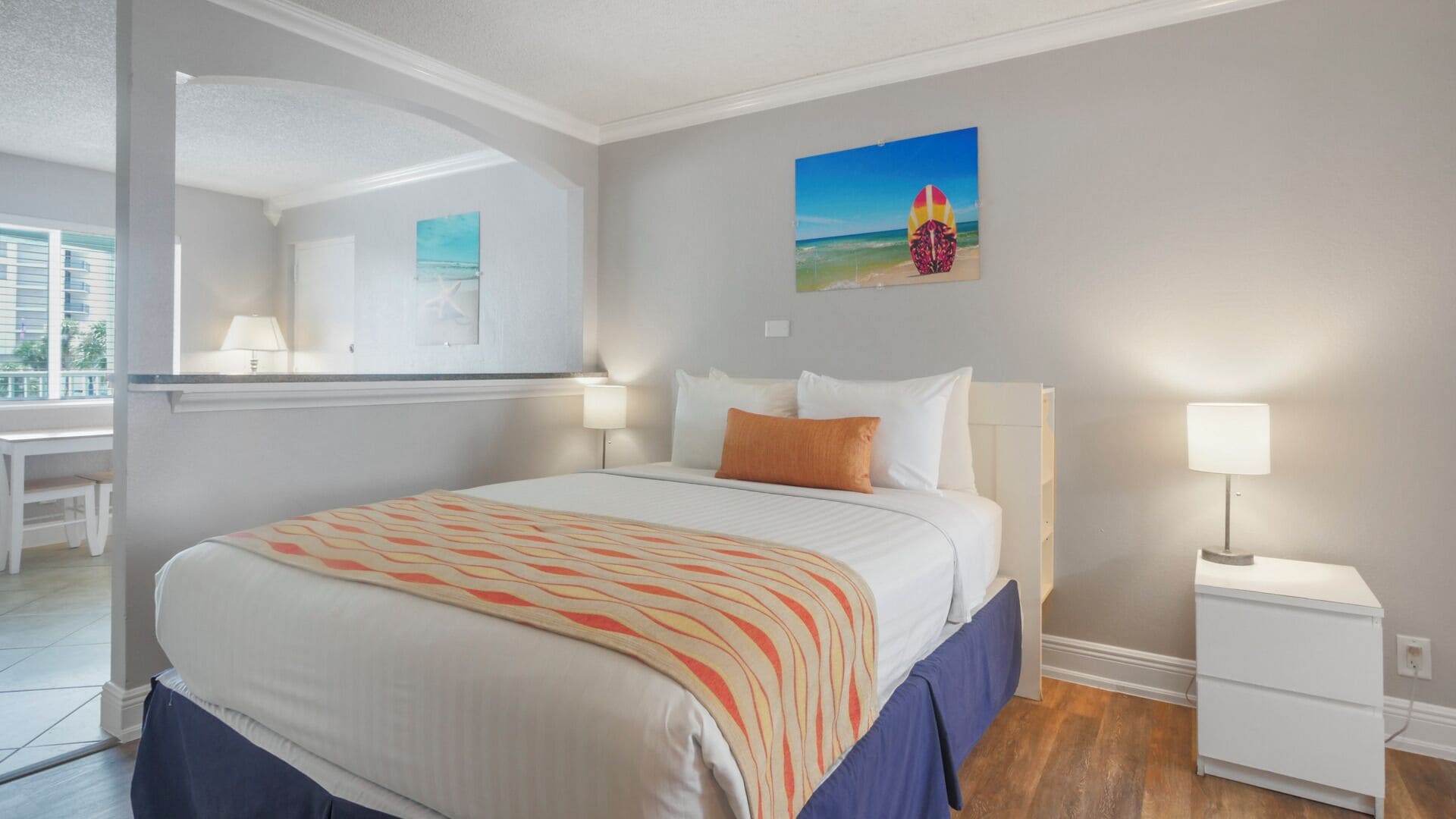 Een strijkplank/strijkijzer, gratis wifi, beddengoed