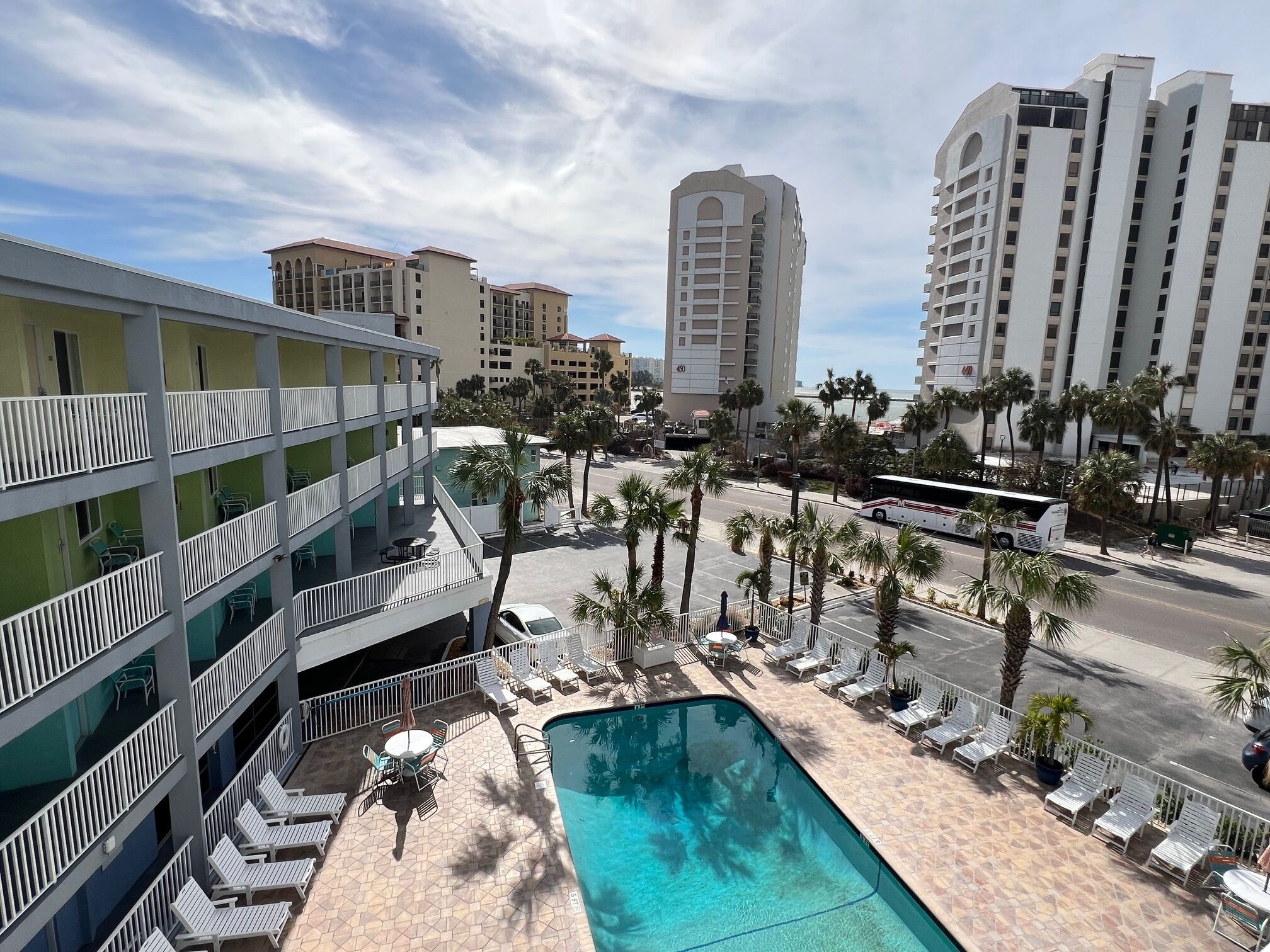 Lämmitetty uima-allas