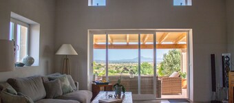 天然石のフィンカは、多くの魅力で愛情を込めて改装されました 