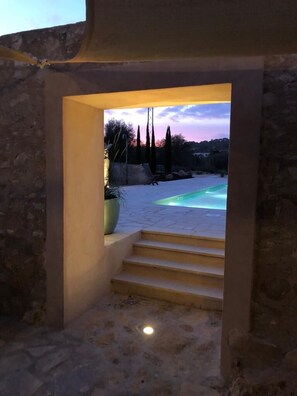 حمّام سباحة خارجي