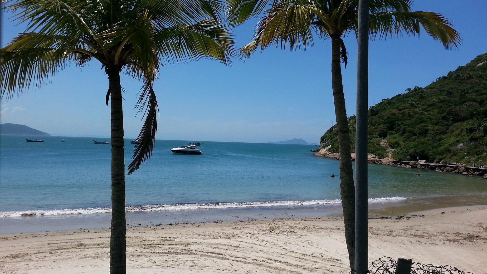 Beach nearby, sun-loungers