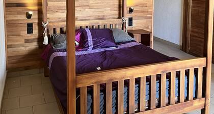 Private one bed apartment1 min walk to beach WIFI, Nespresso & Air Fryer