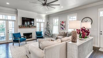 Smart-TV, Kamin, DVD-Player