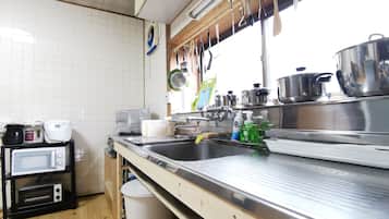 Family House | Private kitchen | Fridge, microwave, stovetop, cookware/dishes/utensils