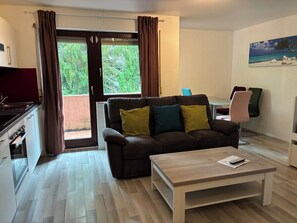TV - 3 Room Appartment (70 m2) with 2 Bedrooms, Balcony & Garage (Neckarsulm)