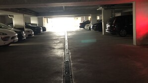 A multi-level parking garage with several cars parked. - 3 Room Appartment (70 m2) with 2 Bedrooms, Balcony & Garage (Neckarsulm)