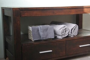 Quarto família, banheiro compartilhado | Wi-Fi de cortesia, roupa de cama