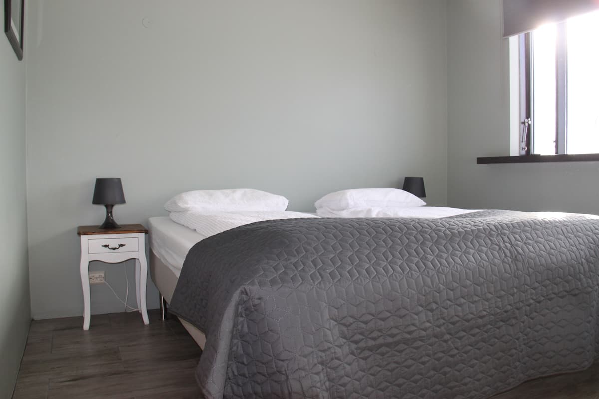 Kamar Double Standar, kamar mandi umum | Wi-Fi gratis dan seprai linen