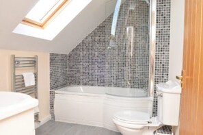 Bathroom - Cotswolds Valleys Accommodation-Stony Hs (Stroud)