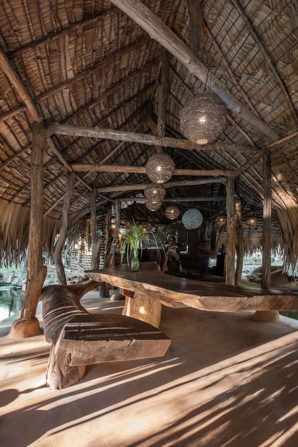 Bar (in der Unterkunft)