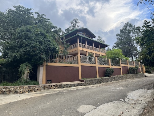 A beautiful retreat in the highest mountain chain in the Caribbean.
