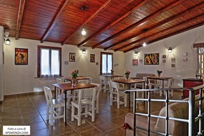 Free daily buffet breakfast  - Casale del Vento (Aprilia)