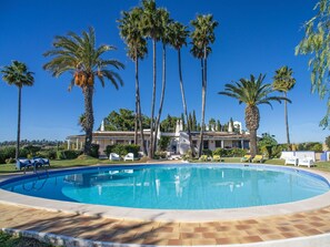 Pool - Lovely apartment in villa for 6 guests with pool, WIFI, TV and terrace (Arroio)