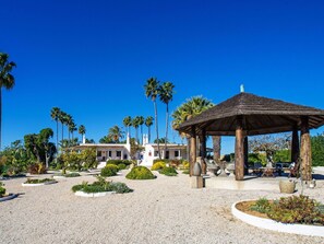 Exterior - Lovely apartment in villa for 6 guests with pool, WIFI, TV and terrace (Arroio)