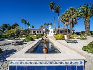 Property grounds - Lovely apartment in villa for 6 guests with pool, WIFI, TV and terrace (Arroio)