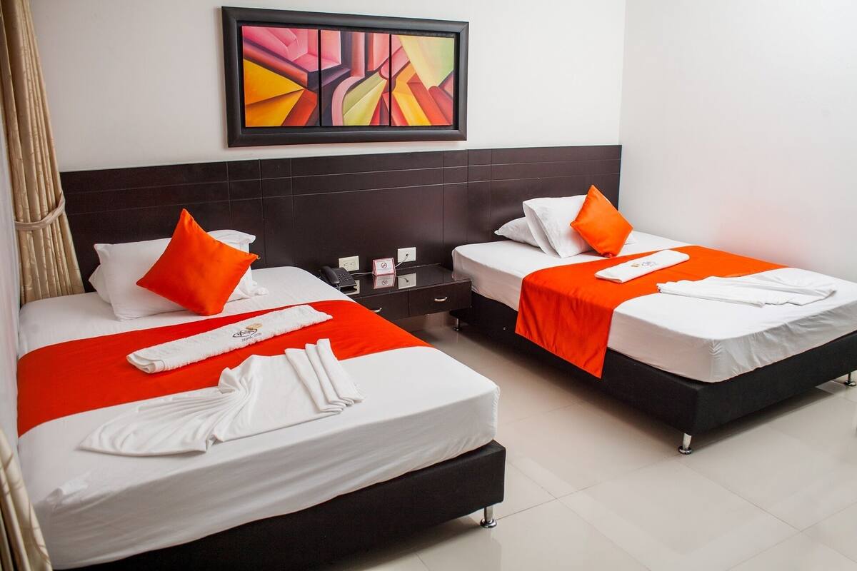 Twin Room | Minibar, iron/ironing board, WiFi (free), bed sheets
