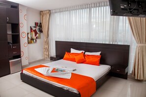 Chambre double, 1 grand lit | Minibar, fer et planche à repasser, accès au Wi-Fi (inclus)