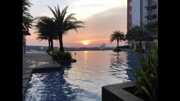 Outdoor pool - Cozy Homestay at Main Place (Subang Jaya)