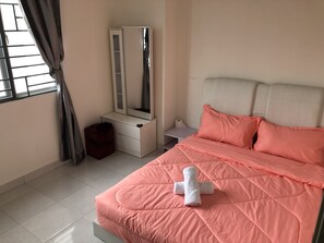 Appartement familial, 2 chambres | Ameublement unique, rideaux d’obscurcissement, fer et planche à repasser