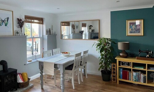 Cosy Georgian Cottage in Central Frome