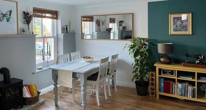 Cosy Georgian Cottage in Central Frome