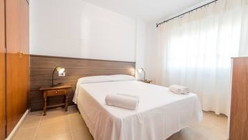 2 slaapkamers, een strijkplank/strijkijzer, gratis wifi, beddengoed