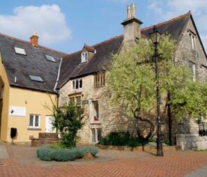 Front of property - Cotswolds Valleys Accommodation-Med Hall (Stroud)
