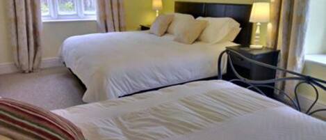 Double Room | Laptop workspace, free WiFi