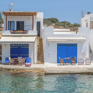 Outdoor dining - Manolis And Filio Home -By The Sea (Milos Cyclades)