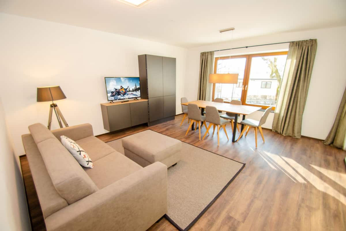 Apartment (incl. cleaning fee, linen, city tax) | Wohnzimmer | Flachbildfernseher