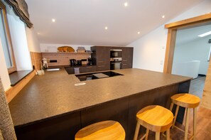 Exclusive Apartment (incl. cleaning fee, linen, city tax) | Private kitchen | Fridge, stovetop, coffee/tea maker, electric kettle - Finest Villa Zell am See (Zell am See)