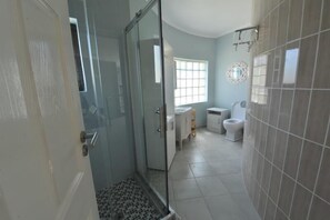 Dusche, Handtücher, Toilettenpapier