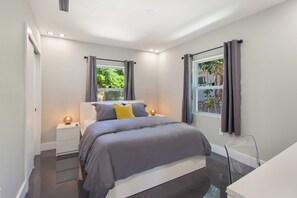 3 bedrooms, desk, iron/ironing board, free WiFi