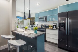 冰箱、微波炉、烤箱、炉灶