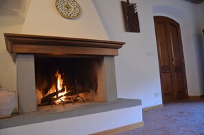 Junior Suite | Living area | Flat-screen TV - Hotel Il Fondaccio (Lizzano in Belvedere)