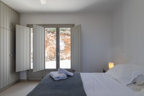 12 chambres, fer et planche à repasser