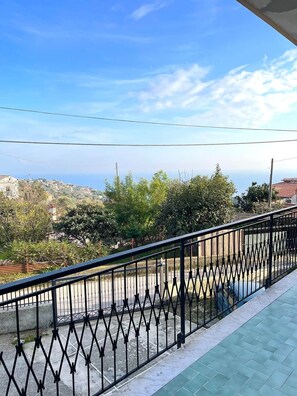 Property grounds - Central apartment with large terrace (Massa Lubrense)