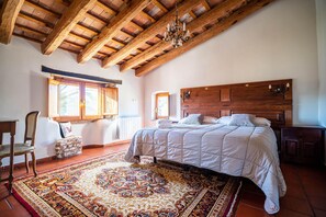 4 Schlafzimmer, Bügeleisen/Bügelbrett