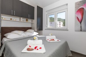 1 bedroom, free WiFi, bed sheets