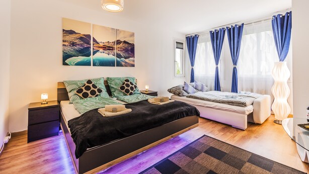 Apartment, 2 Bedrooms, 2 Bathrooms | 2 bedrooms, desk, laptop workspace, iron/ironing board - 10Min Downtown 3 rooms Parking Metro100m (Vienna)